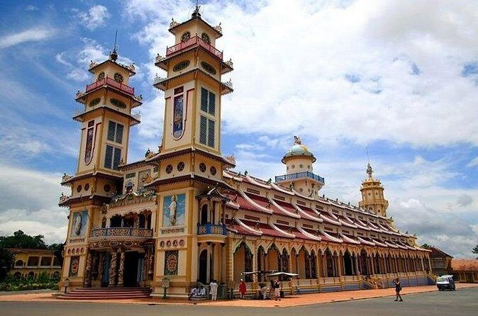 Private Tour: Cu Chi Tunnels and Cao Dai Temple - Lunch in Between: Fueling the Day Before Cu Chi